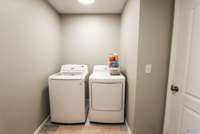 washroom featuring laundry area, independent washer and dryer, and baseboards