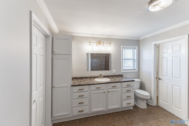 full bathroom featuring crown molding, toilet, and vanity