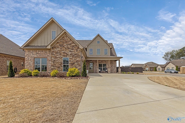 view of front of house featuring a front lawn