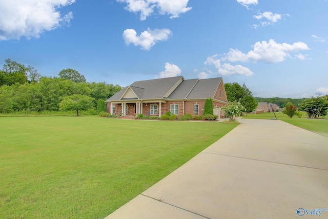 view of front of home featuring a front lawn