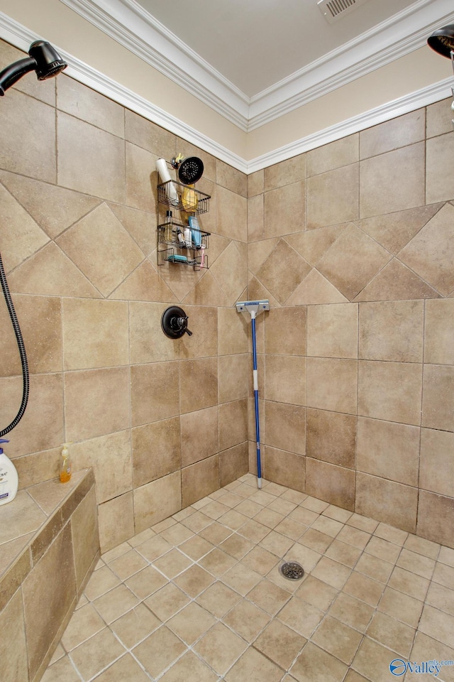 full bath with a tile shower and crown molding