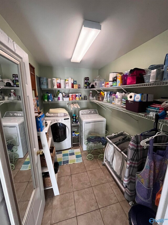 storage room featuring washing machine and clothes dryer