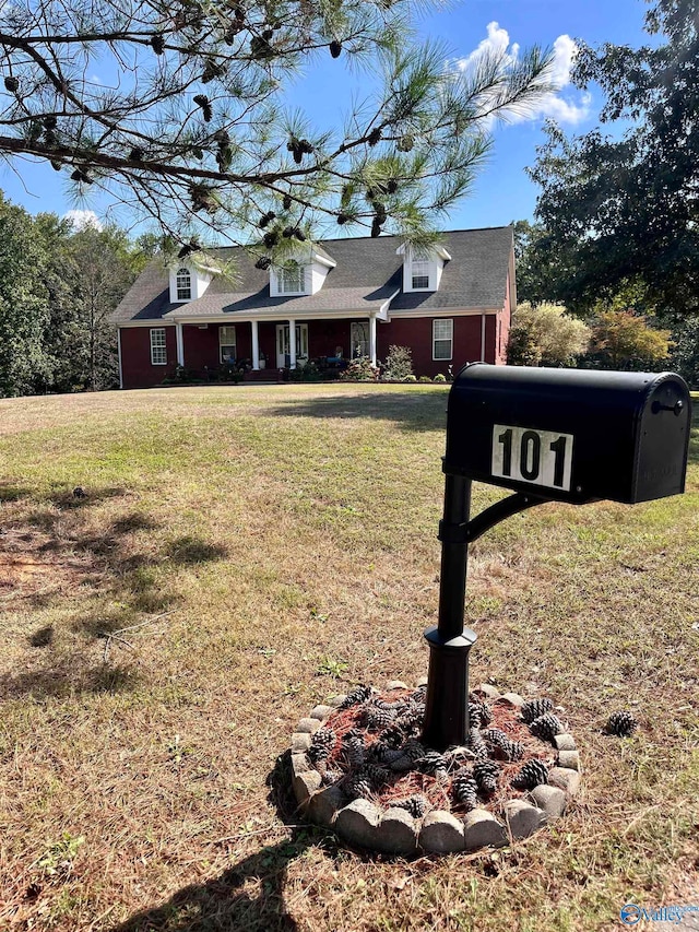 view of front of home with a front lawn