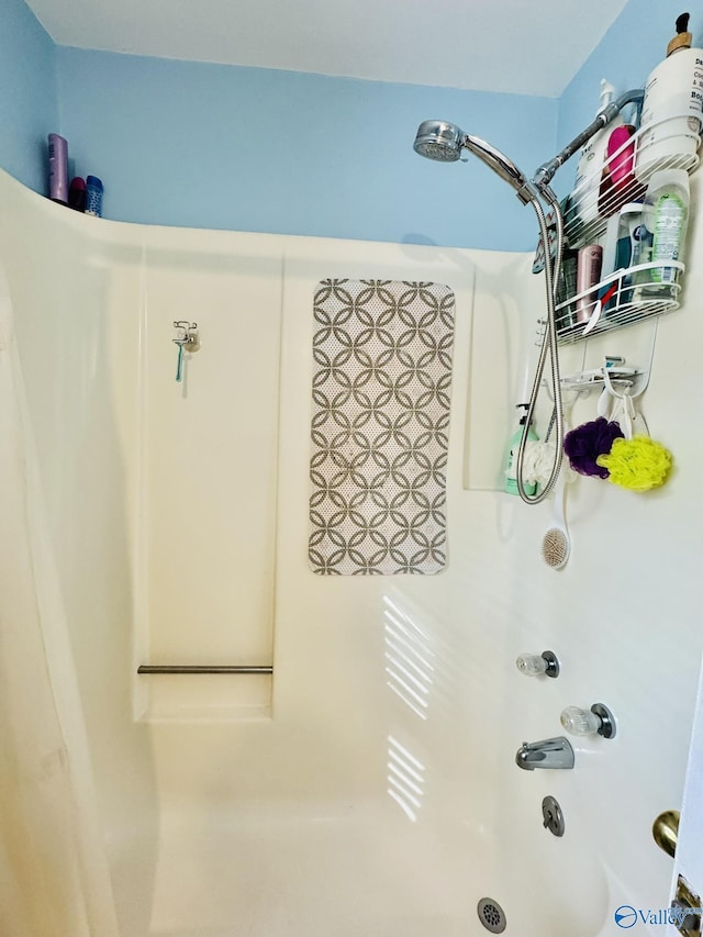 full bathroom featuring shower / bath combination