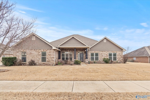 craftsman-style house featuring a front yard