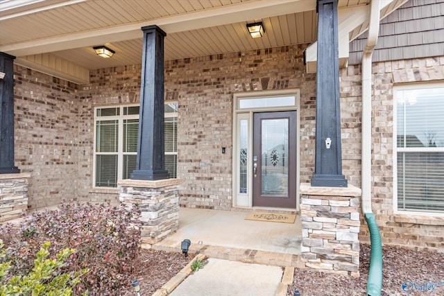 property entrance featuring a porch