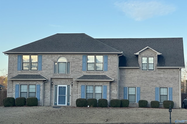 view of front of home featuring a front lawn