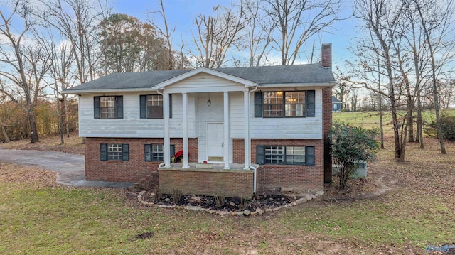 bi-level home with a front lawn