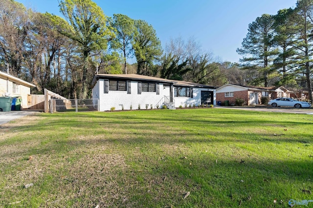 view of front of home featuring a front lawn