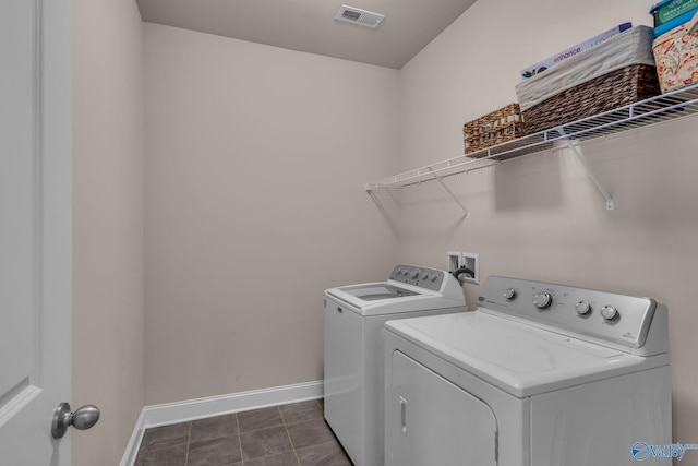 laundry area featuring dark tile patterned flooring and independent washer and dryer