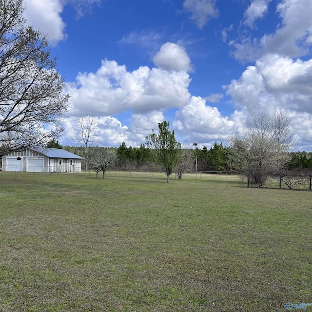 view of yard featuring a rural view