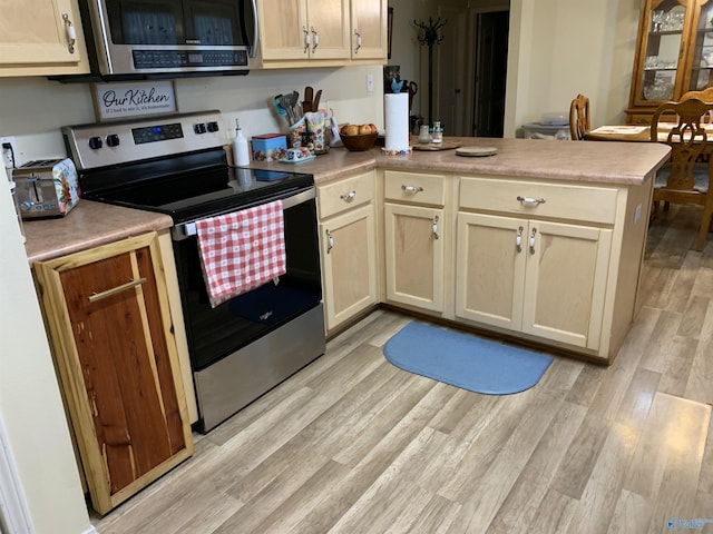 kitchen featuring kitchen peninsula, stainless steel appliances, and light hardwood / wood-style floors