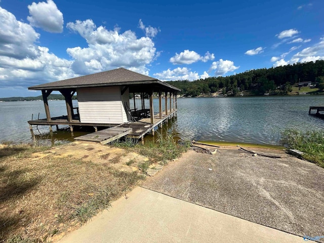 dock area featuring a water view