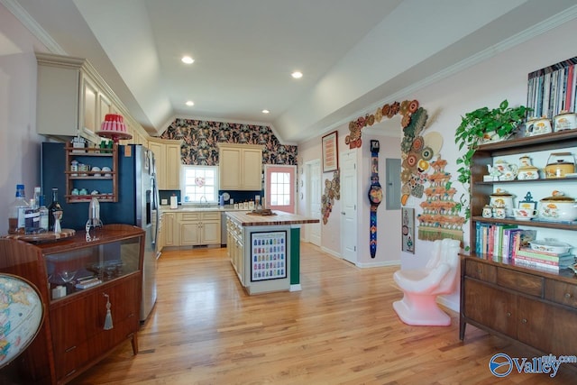 kitchen featuring sink, cream cabinets, light hardwood / wood-style floors, vaulted ceiling, and a kitchen island