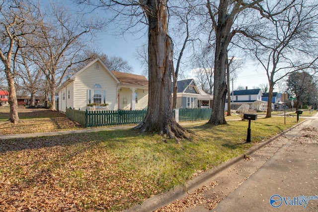 view of front of home with a front lawn