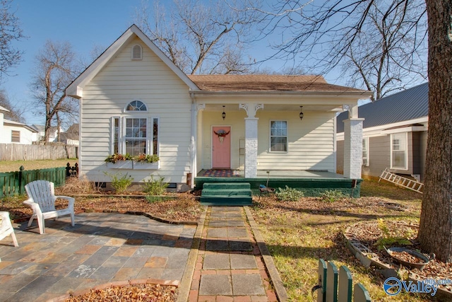 view of front of property featuring a patio area