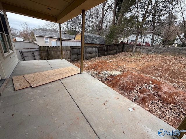 view of yard with a patio area