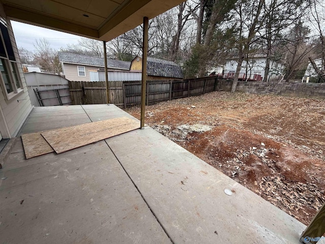 view of yard featuring a patio area