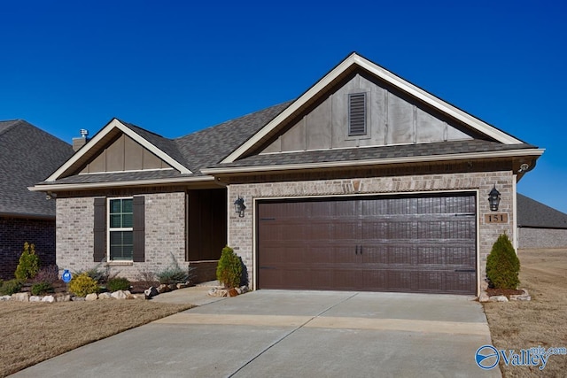 view of front facade featuring a garage