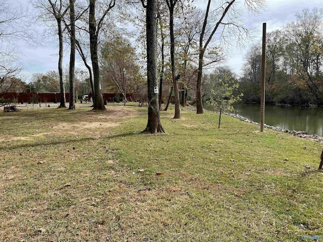 view of yard featuring a water view