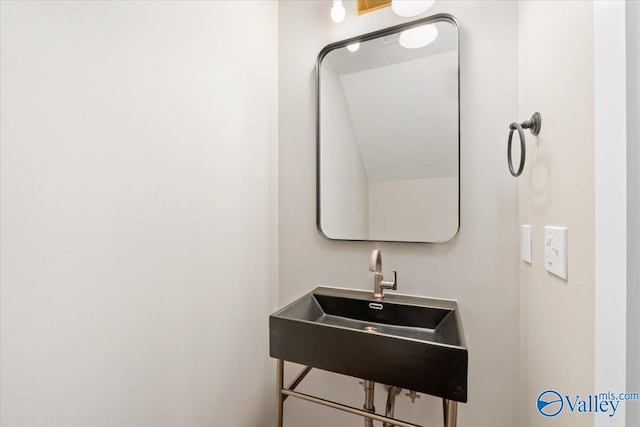 bathroom featuring sink