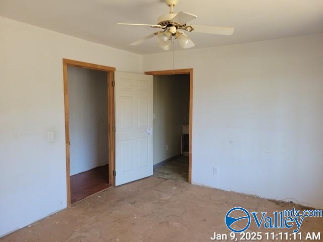 unfurnished bedroom featuring ceiling fan