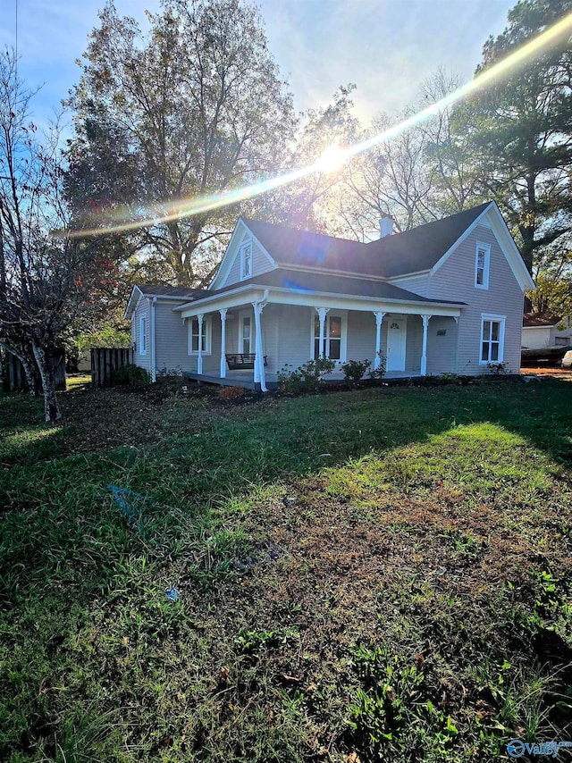 view of front facade with a front yard