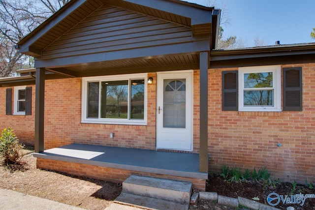 view of front facade featuring brick siding