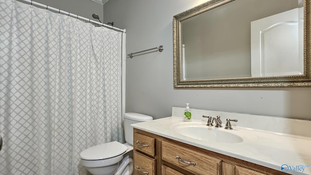 bathroom with a shower with curtain, toilet, and vanity
