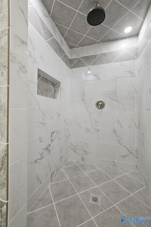 1816 Devonshire Dr SE, Decatur, AL 35601 - full bathroom with a tile shower