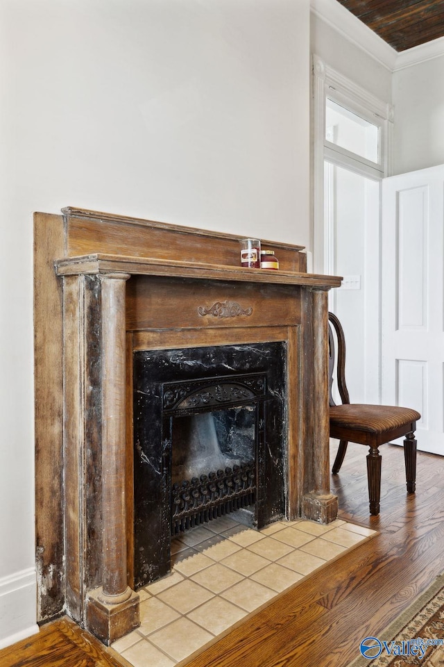 details with wood-type flooring and crown molding