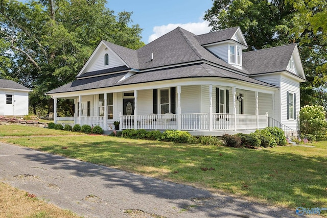 country-style home with a front yard