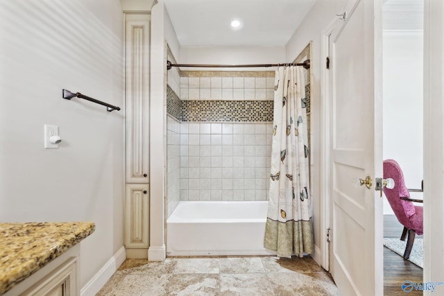 bathroom featuring shower / bath combo