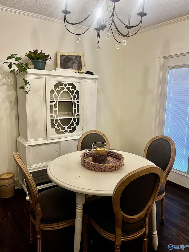 dining room featuring ornamental molding, dark hardwood / wood-style floors, and a chandelier