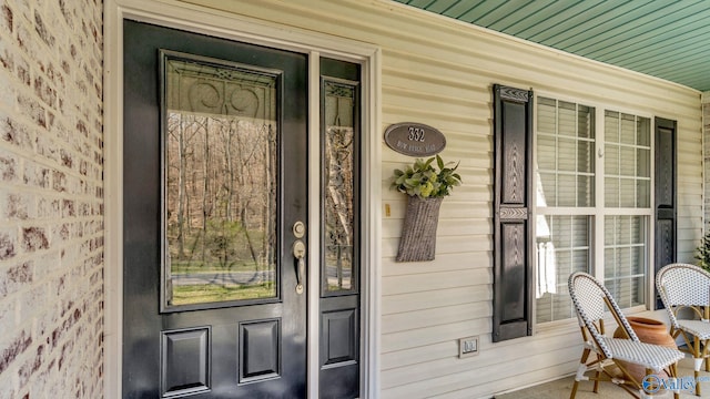 property entrance featuring a porch