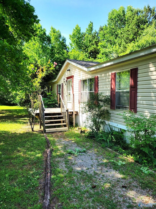 view of front facade featuring a wooden deck and a front lawn