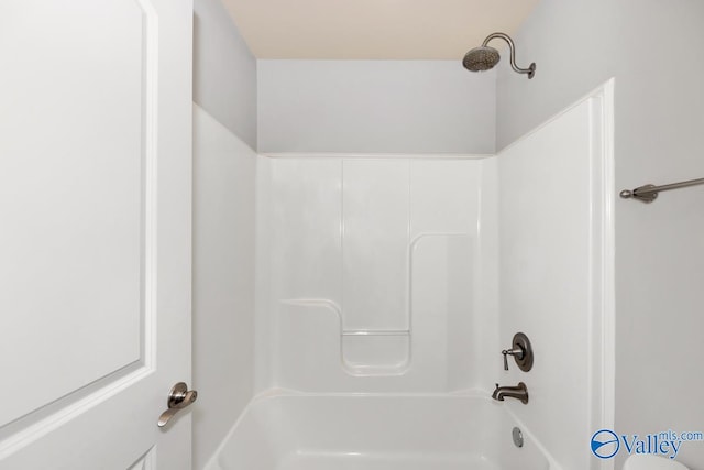 bathroom featuring shower / bathing tub combination