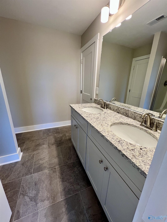 full bath featuring visible vents, a sink, and baseboards