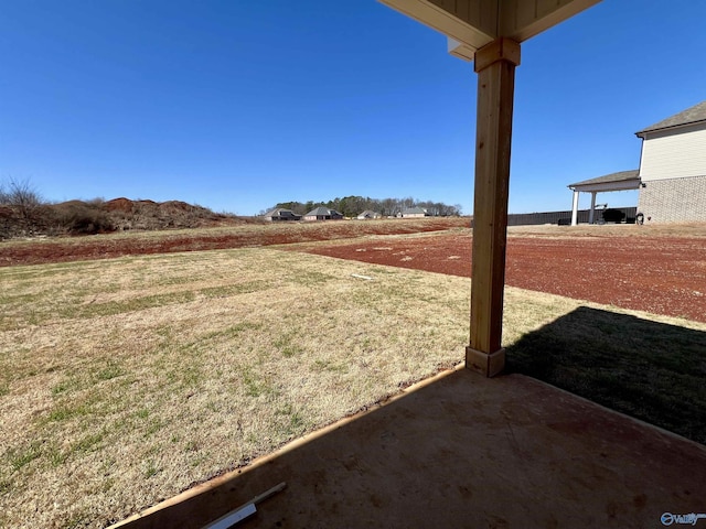 view of yard featuring a patio