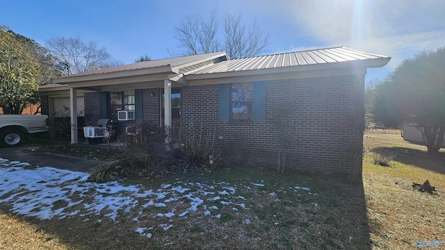 view of front of home with a front yard