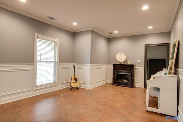 sitting room with crown molding