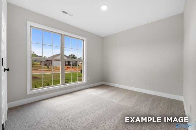 carpeted spare room with baseboards, visible vents, and recessed lighting