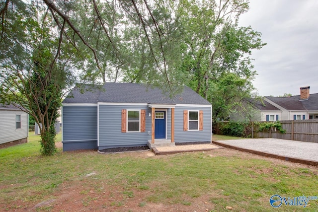 3913 Pine Ave SW, Huntsville, AL 35805 - bungalow-style home with a front lawn and fence
