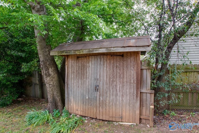 3913 Pine Ave SW, Huntsville, AL 35805 - view of shed featuring fence