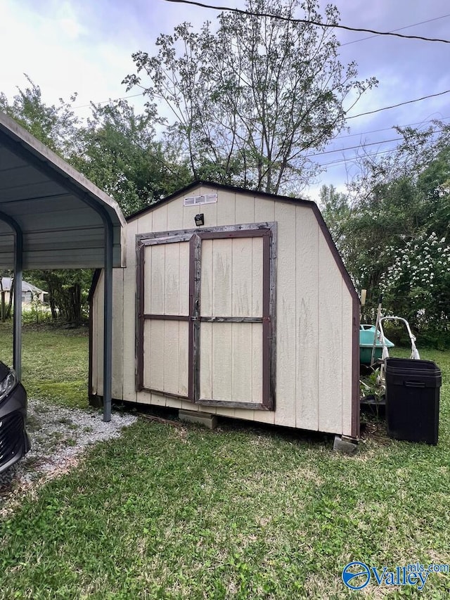 view of outbuilding featuring a carport and a lawn