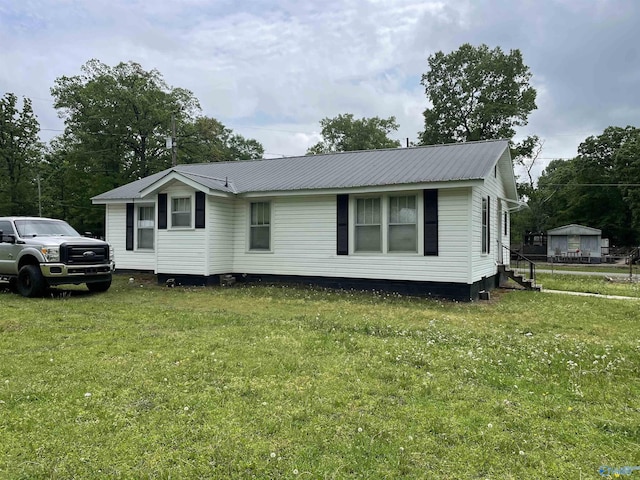manufactured / mobile home with metal roof and a front yard