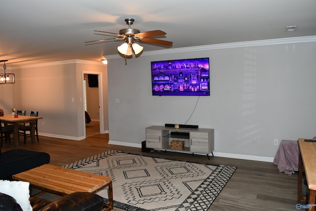 living area with crown molding, wood finished floors, ceiling fan, and baseboards
