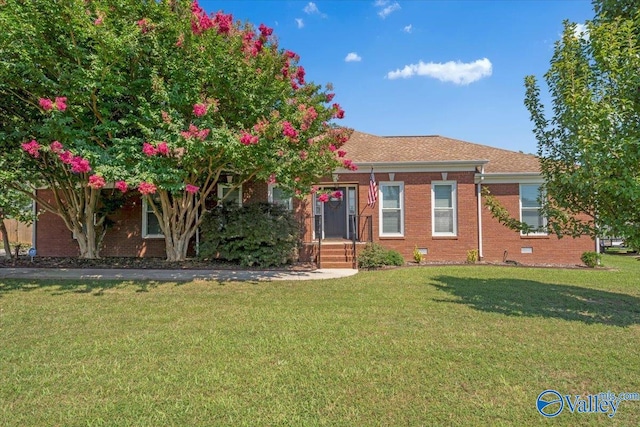 view of front of house with a front lawn