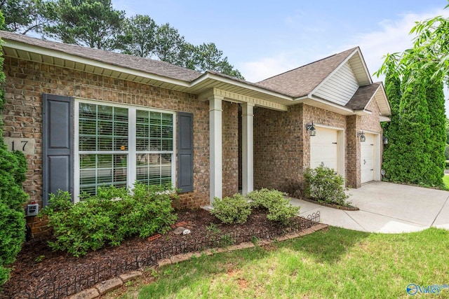 117 Somerset Park Dr NE, Huntsville, AL 35811 - single story home featuring a garage, a shingled roof, driveway, and brick siding
