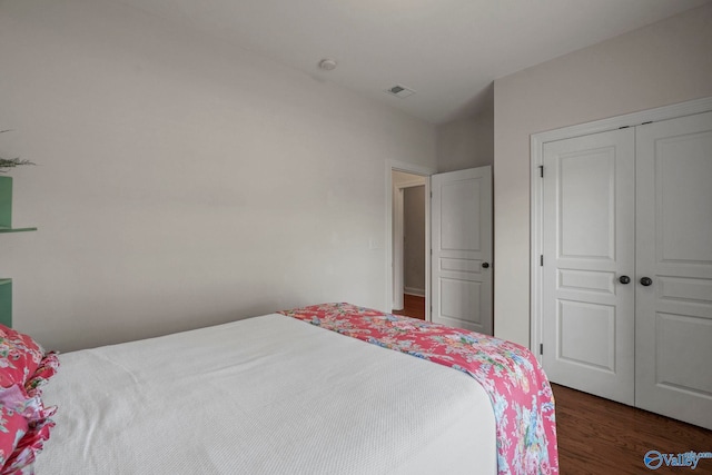 117 Somerset Park Dr NE, Huntsville, AL 35811 - bedroom with wood finished floors and a closet
